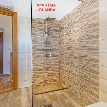 Apartma Jolanda *