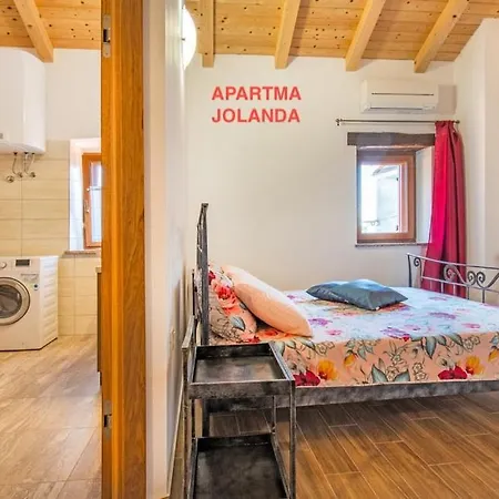 Apartma Jolanda *
