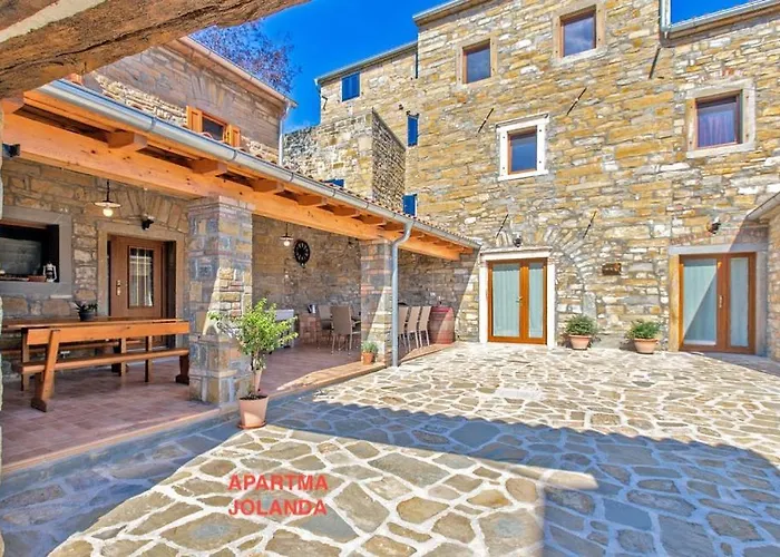 Apartma Jolanda アパート